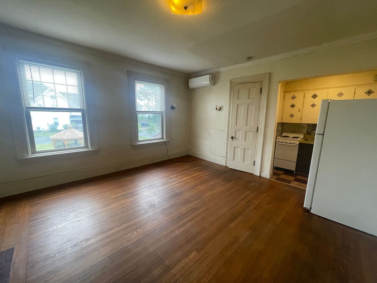 Pittsfield Apartment: 75 Wendell Ave