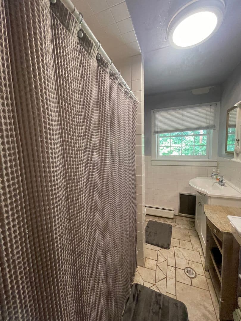 Great Barrington Apartment: 182 Division Street - 2
