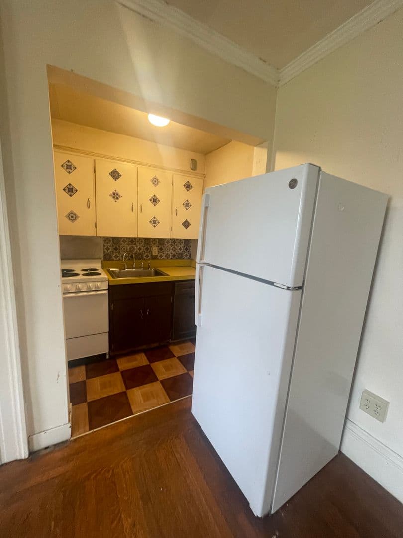 Pittsfield Apartment: 75 Wendell Ave