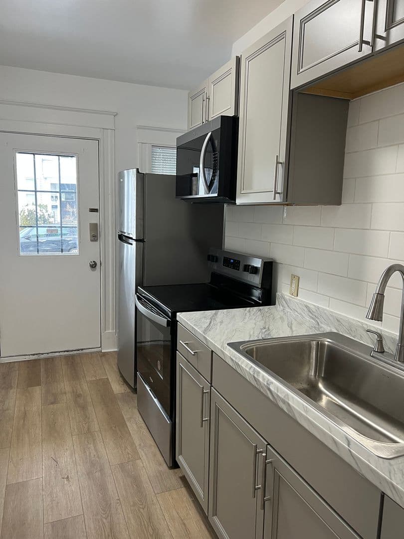 Lewiston Apartment: 53 Wood Street