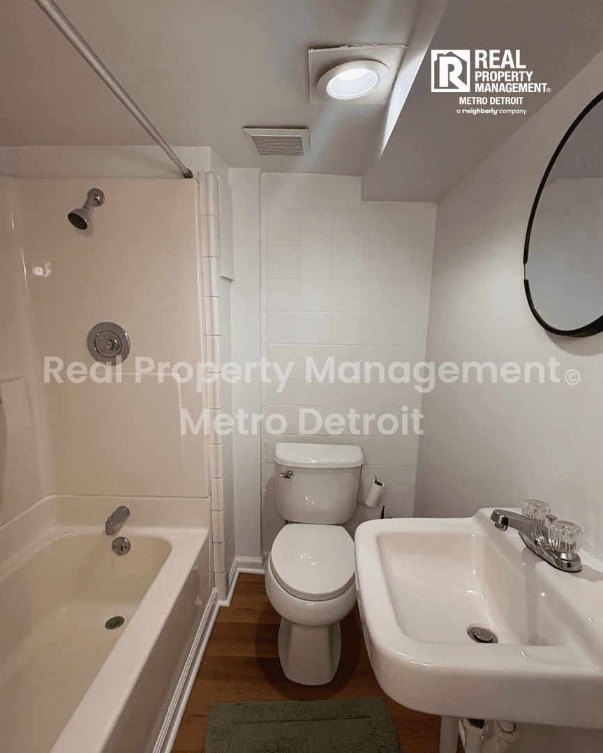 Pleasant Ridge House: 55 1/2 Kensington
