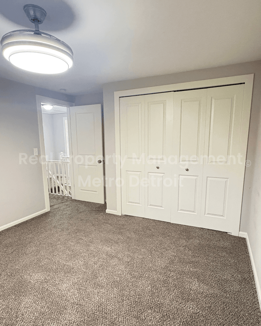 Farmington House: 36515 Vicary Lane