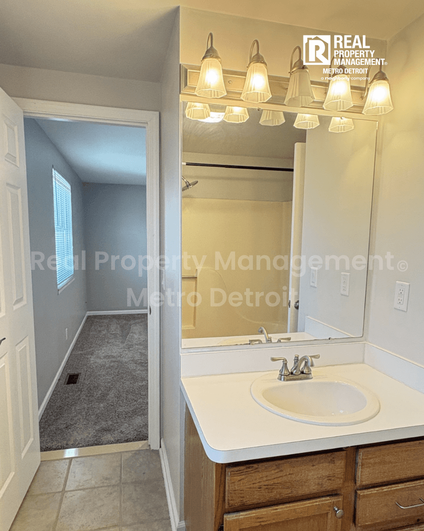 Clawson House: 245 N Bywood Ave