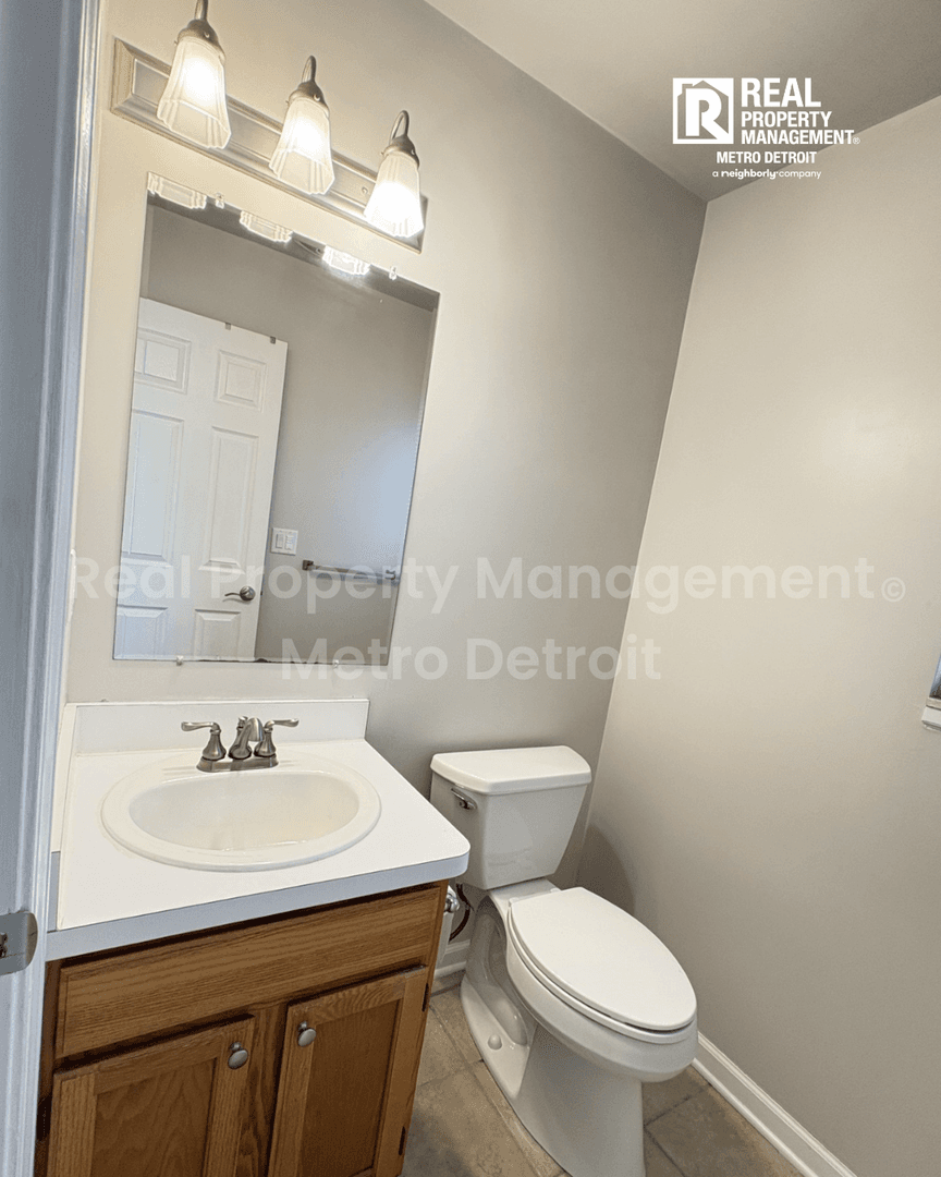 Clawson House: 245 N Bywood Ave