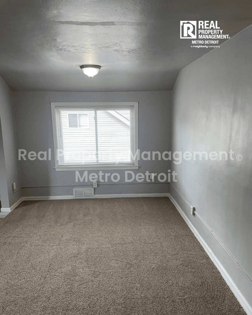 Pontiac House: 103 S Jessie St