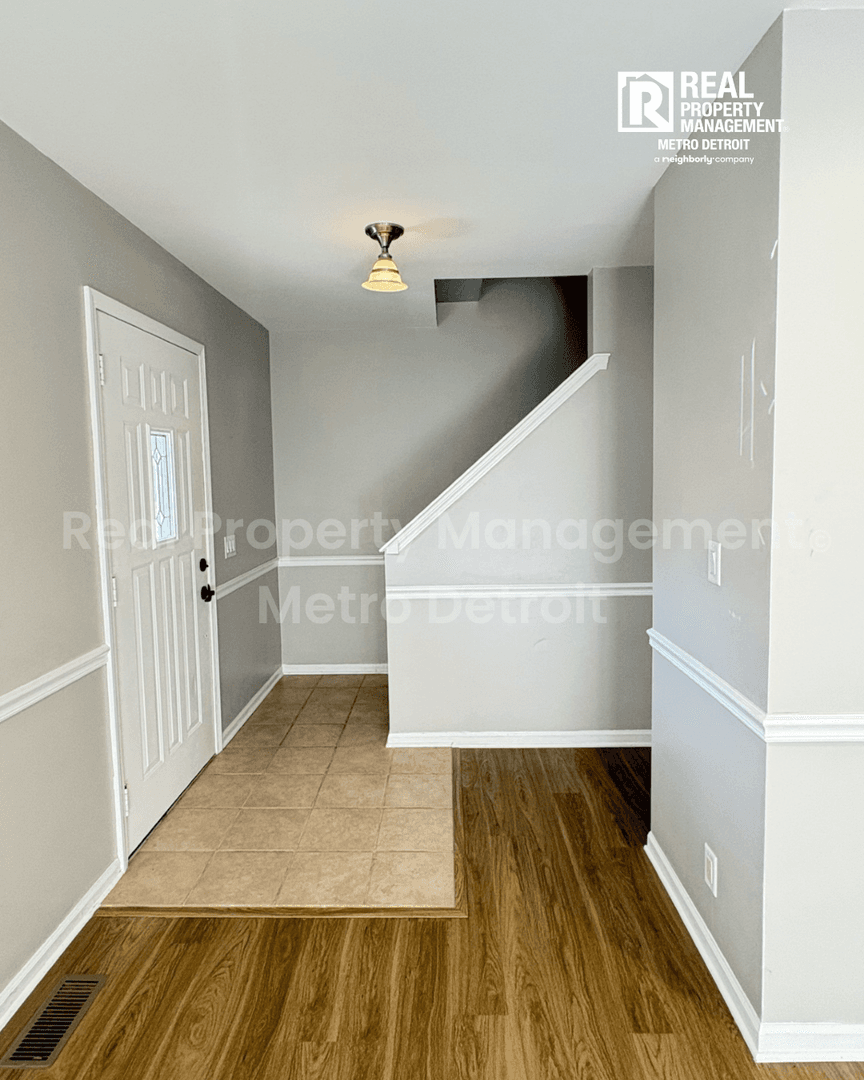 Clawson House: 245 N Bywood Ave