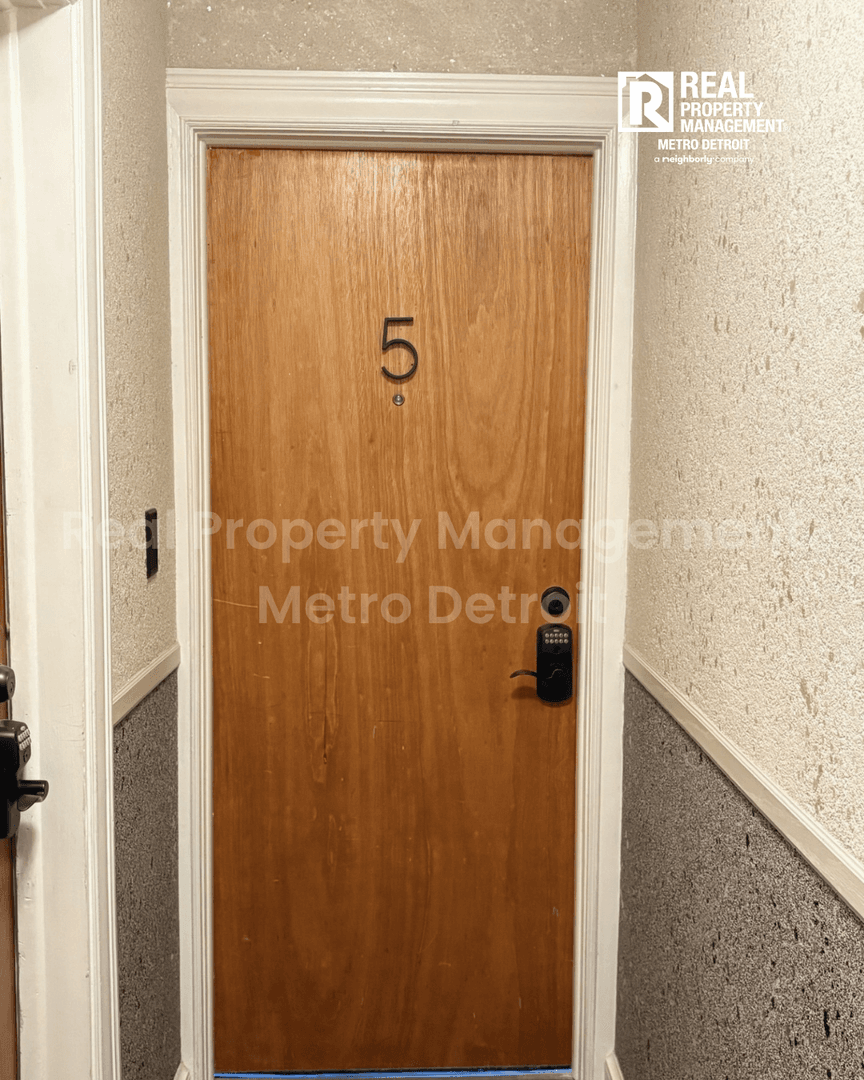 Plymouth House: 875 Wing St #5