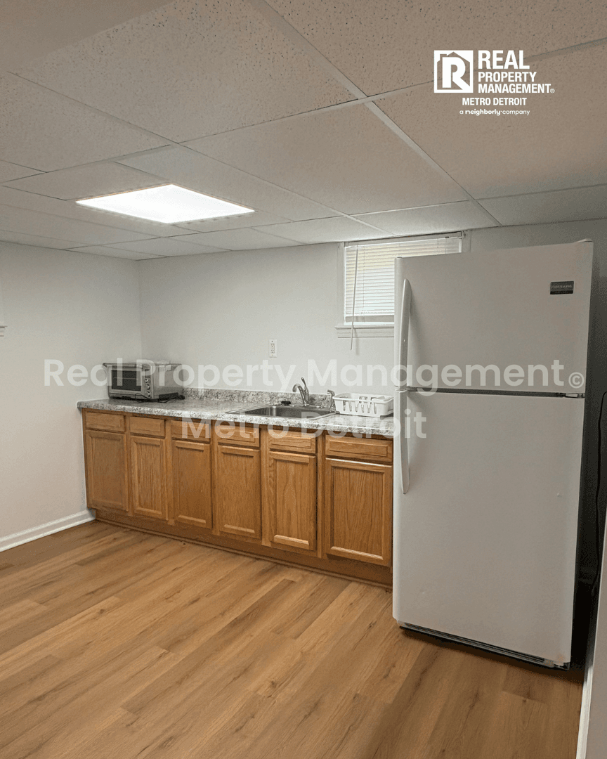 Pleasant Ridge House: 55 1/2 Kensington