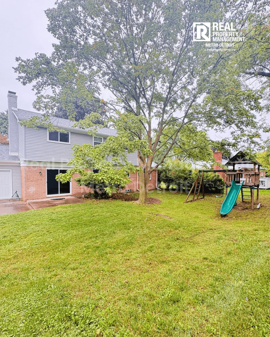 Farmington House: 36515 Vicary Lane