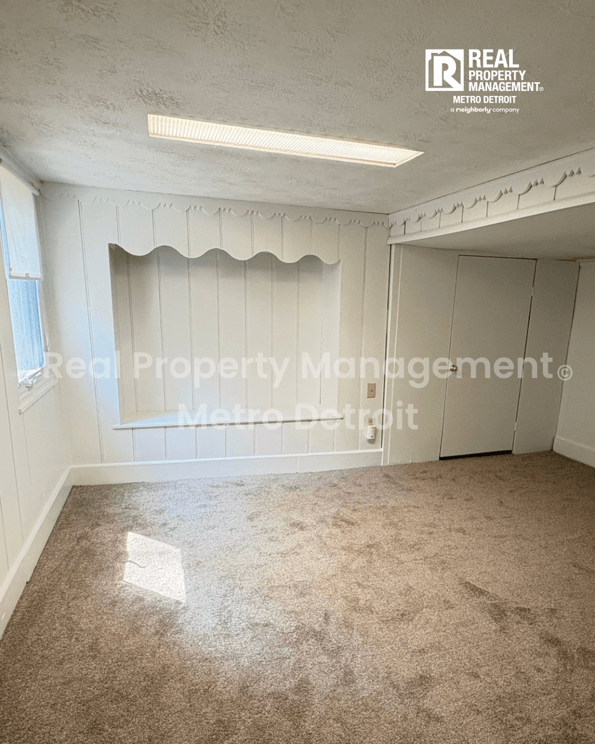 Pleasant Ridge House: 55 1/2 Kensington