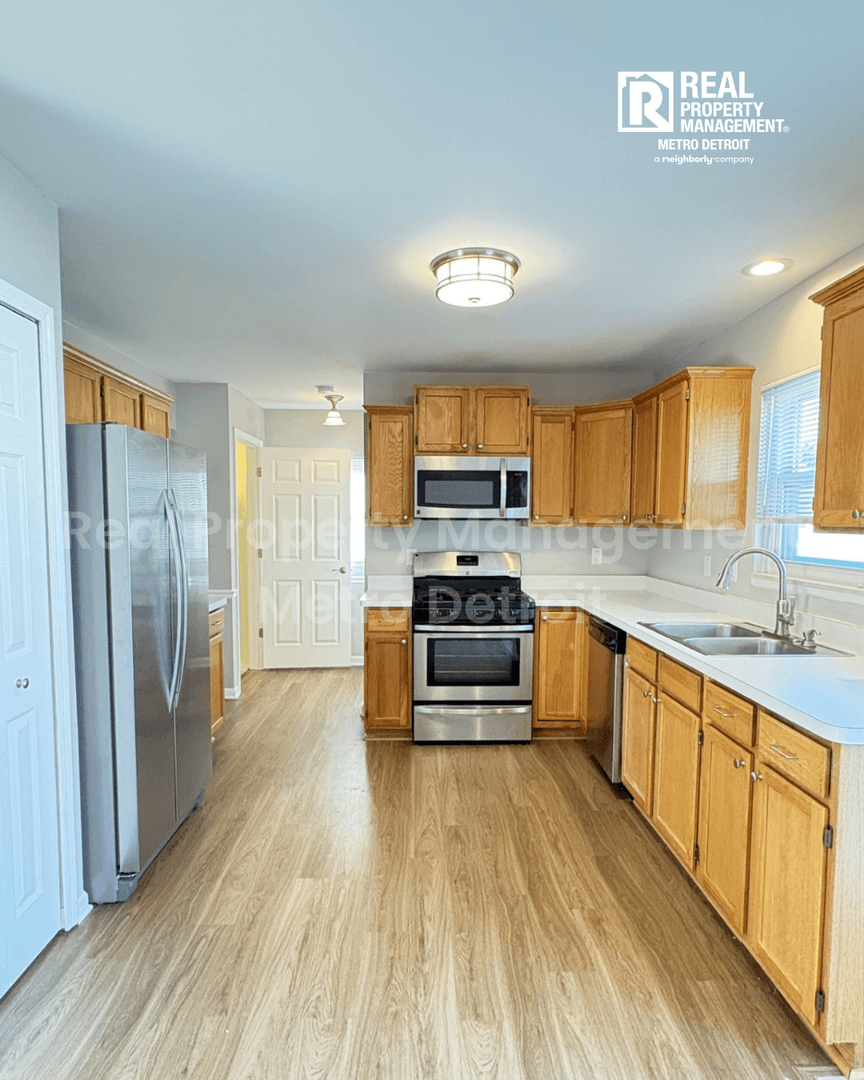 Clawson House: 245 N Bywood Ave