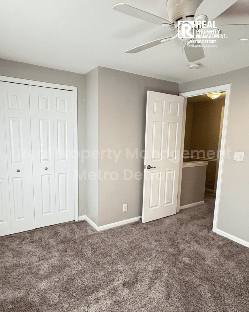Clawson House: 245 N Bywood Ave