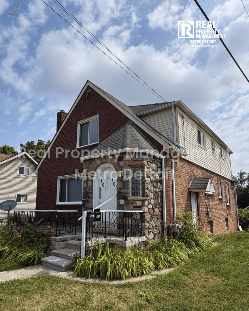 Pontiac House: 101 S. Jessie St