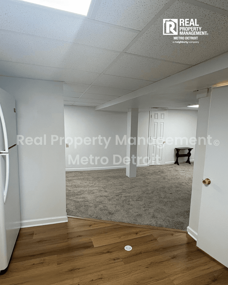 Pleasant Ridge House: 55 1/2 Kensington