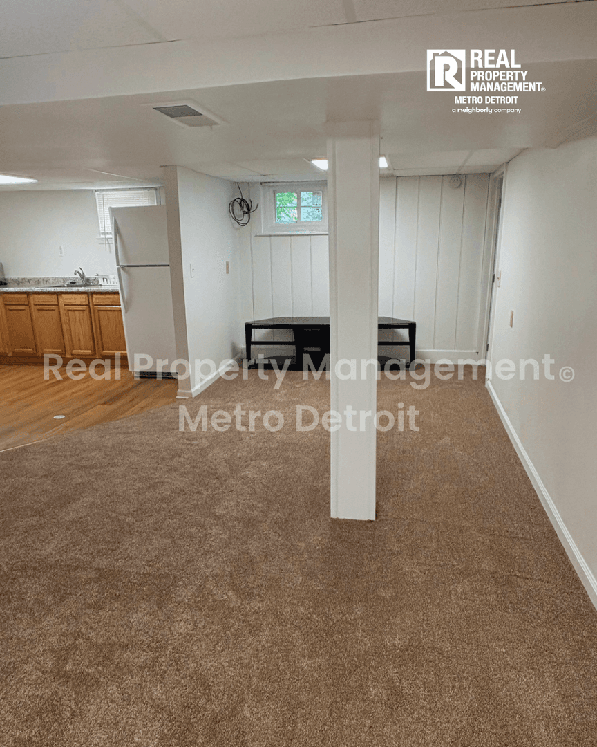 Pleasant Ridge House: 55 1/2 Kensington