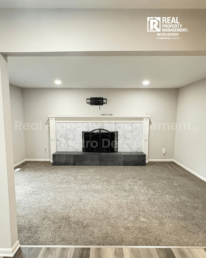 Farmington House: 36515 Vicary Lane