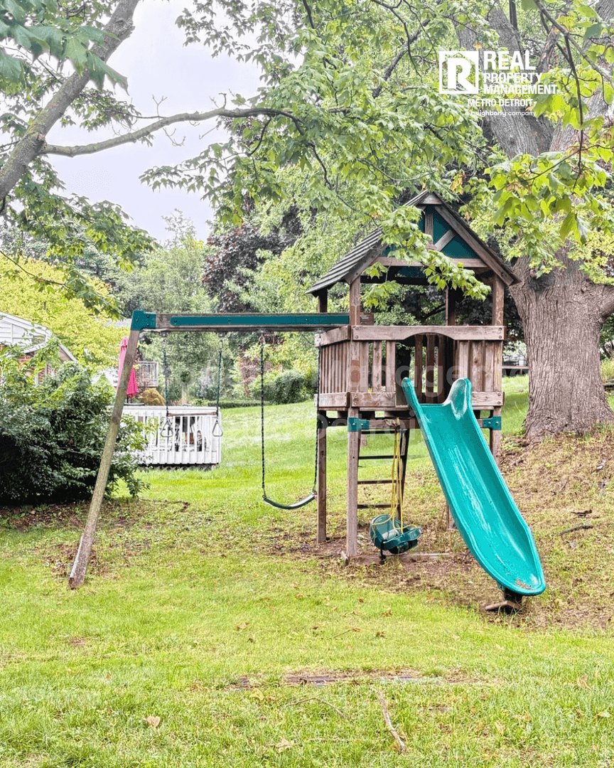 Farmington House: 36515 Vicary Lane