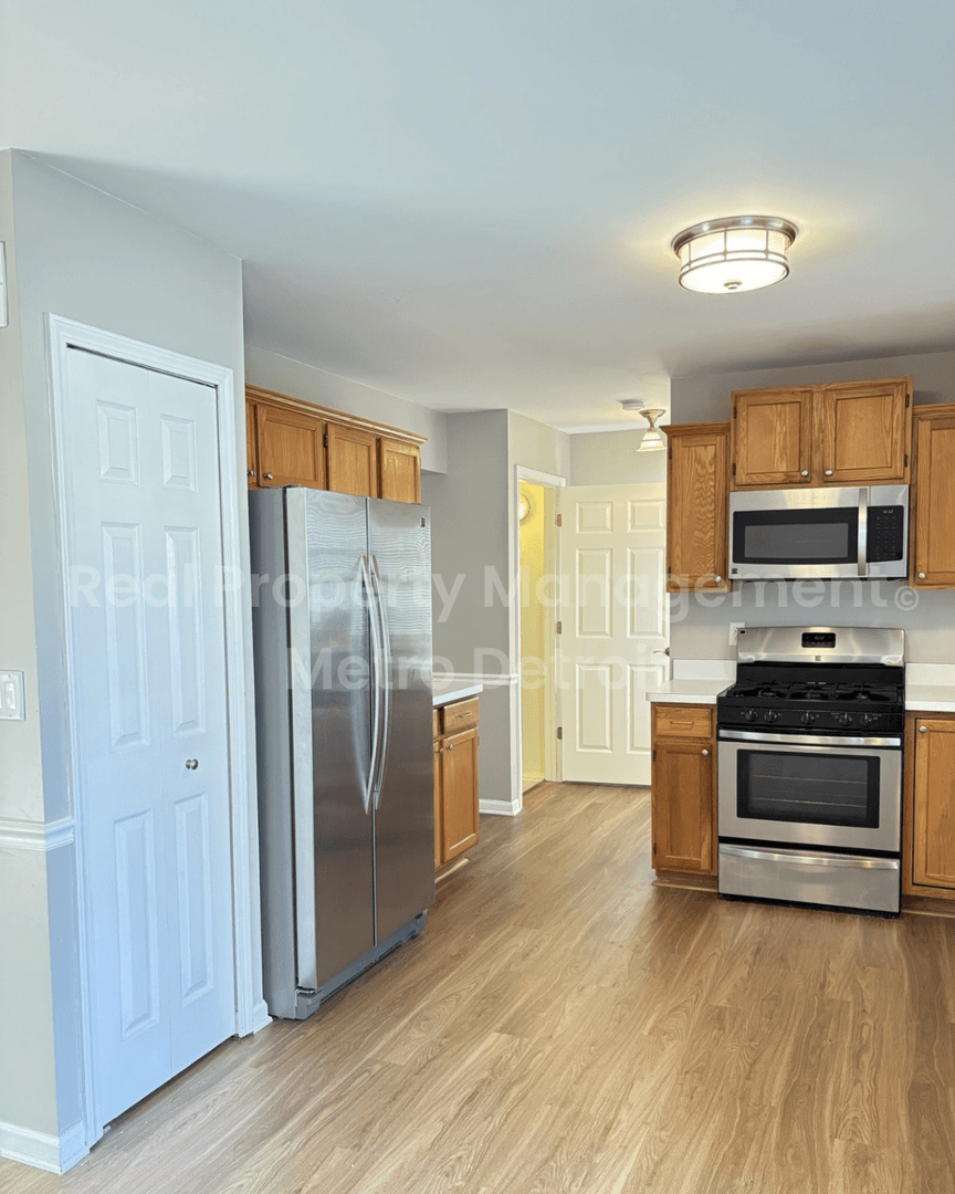 Clawson House: 245 N Bywood Ave