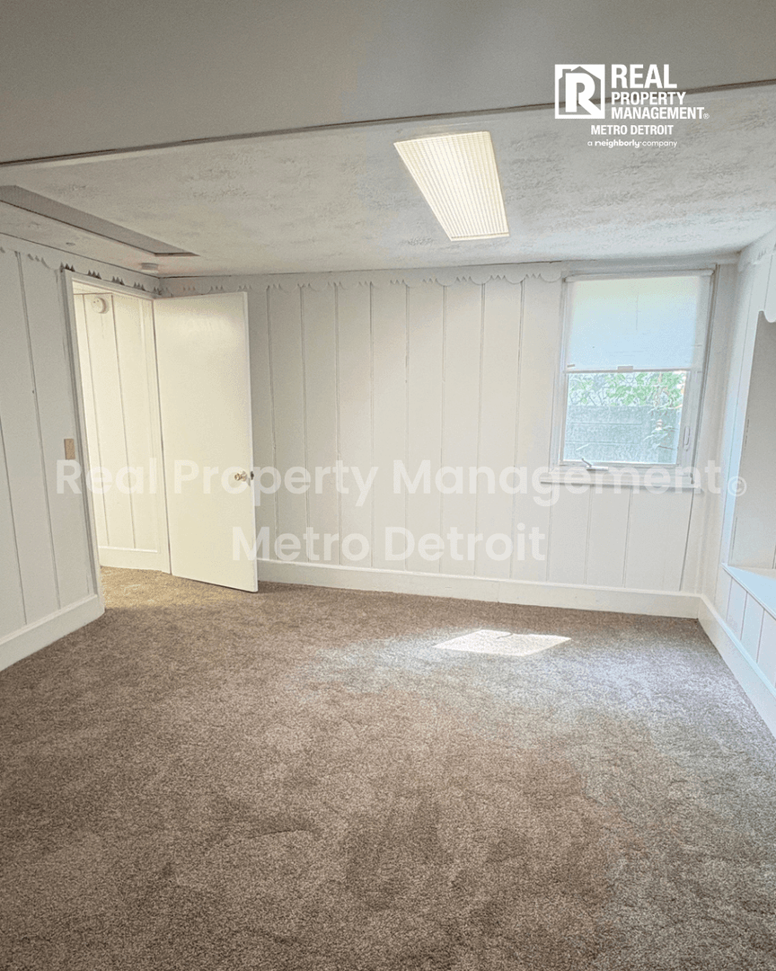Pleasant Ridge House: 55 1/2 Kensington