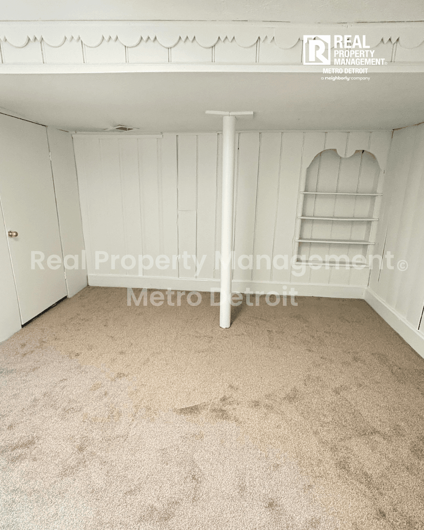 Pleasant Ridge House: 55 1/2 Kensington