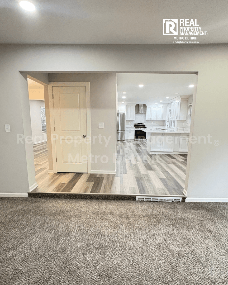 Farmington House: 36515 Vicary Lane