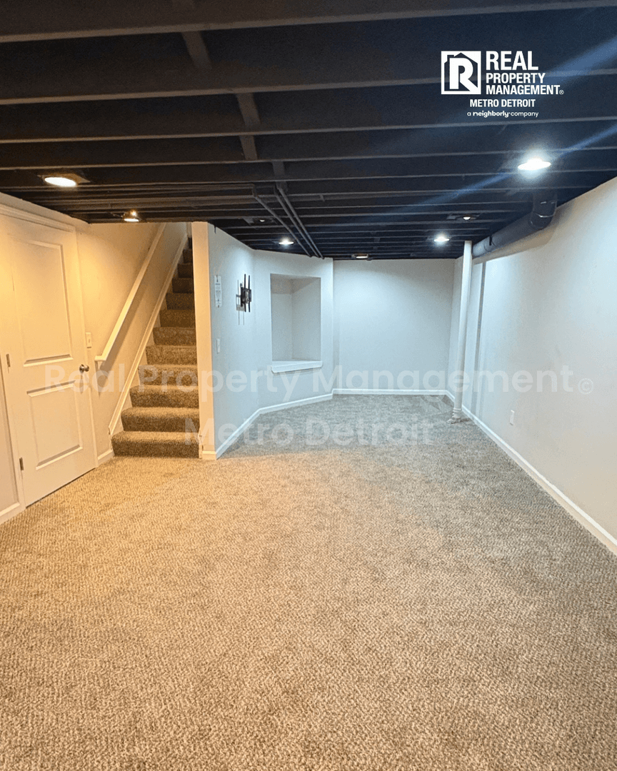 Farmington House: 36515 Vicary Lane