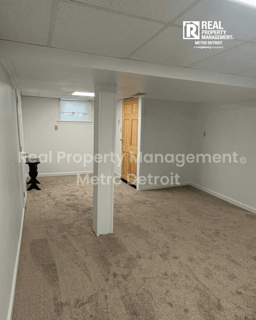 Pleasant Ridge House: 55 1/2 Kensington