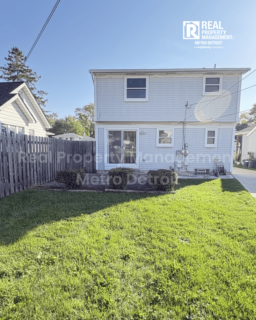 Clawson House: 245 N Bywood Ave
