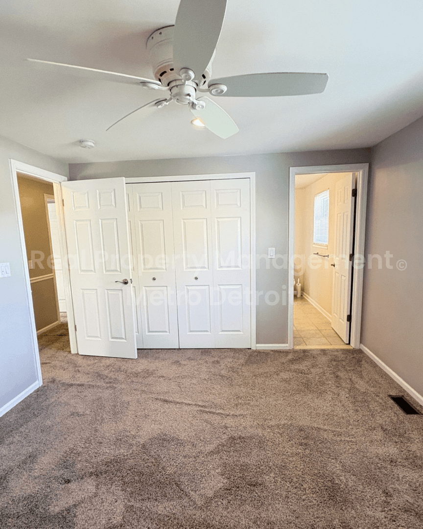 Clawson House: 245 N Bywood Ave