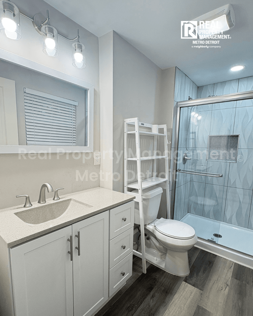 Farmington House: 36515 Vicary Lane