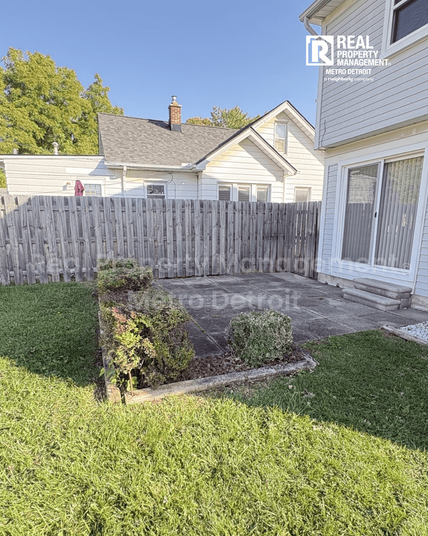Clawson House: 245 N Bywood Ave