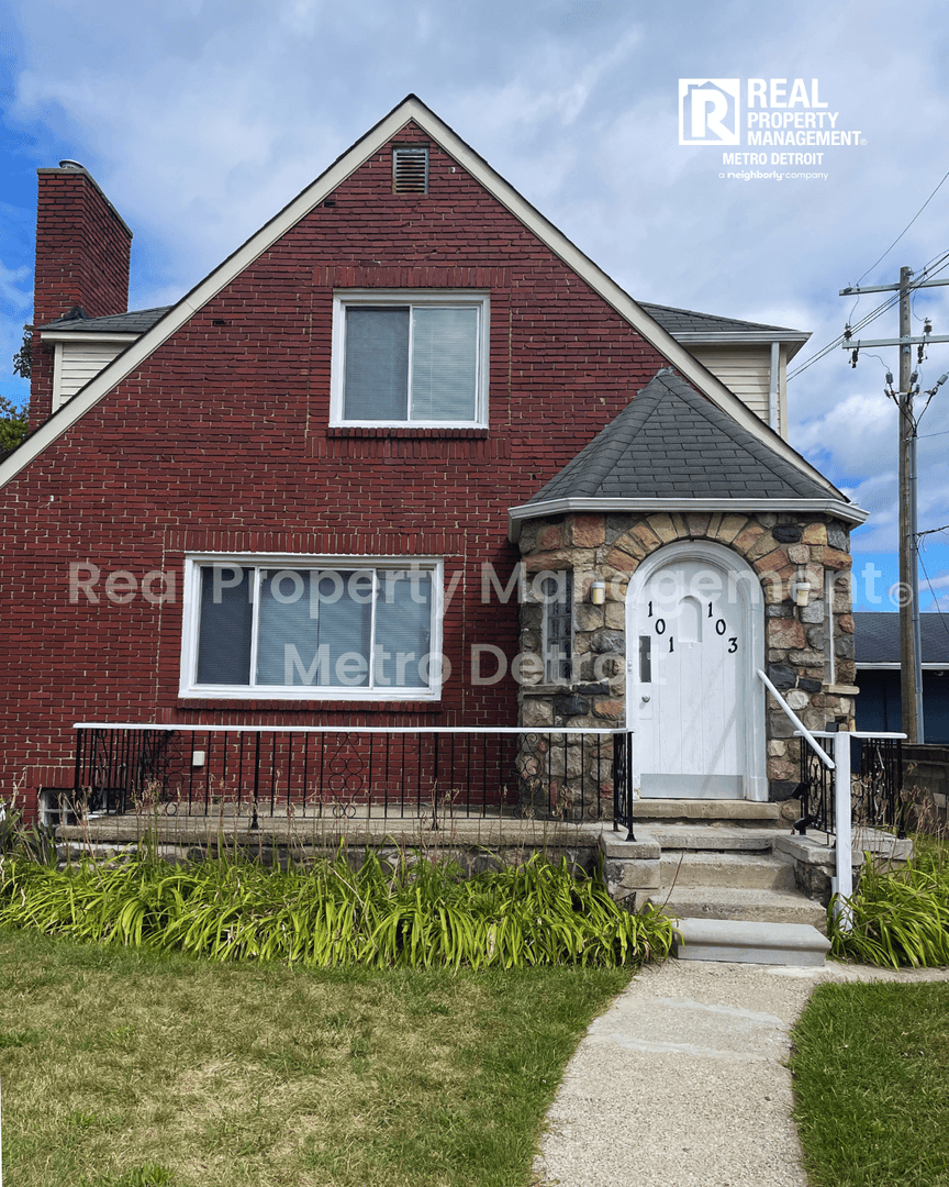 Pontiac House: 103 S Jessie St