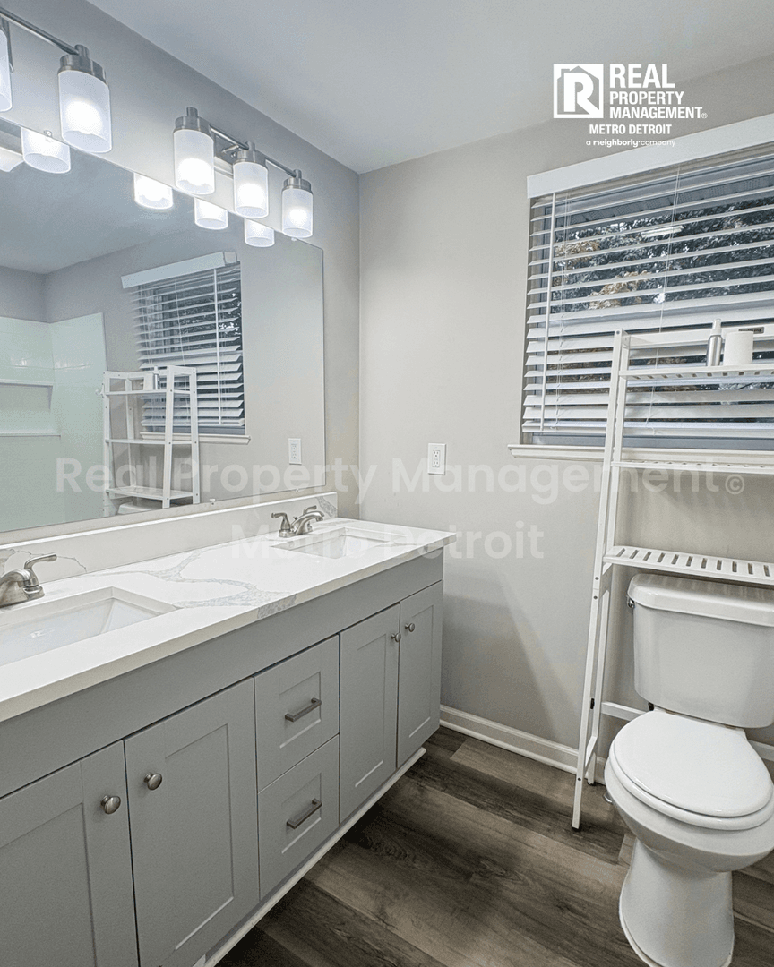 Farmington House: 36515 Vicary Lane