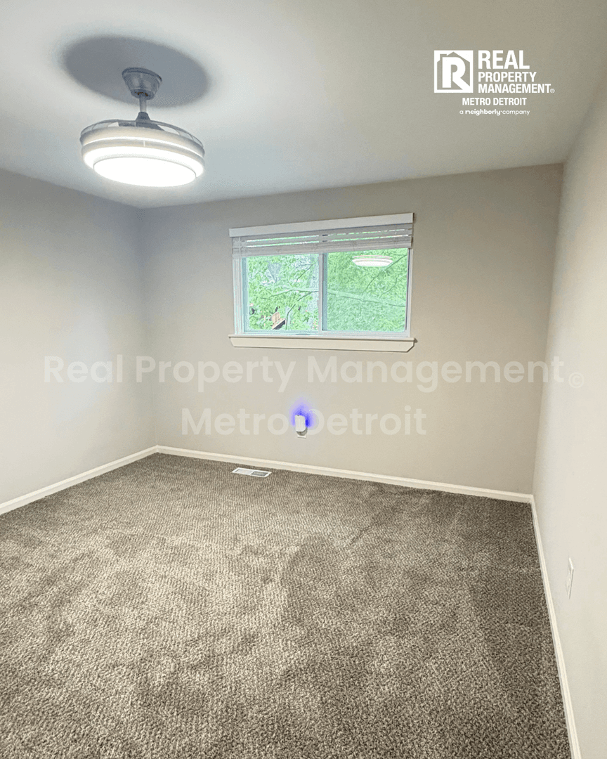 Farmington House: 36515 Vicary Lane
