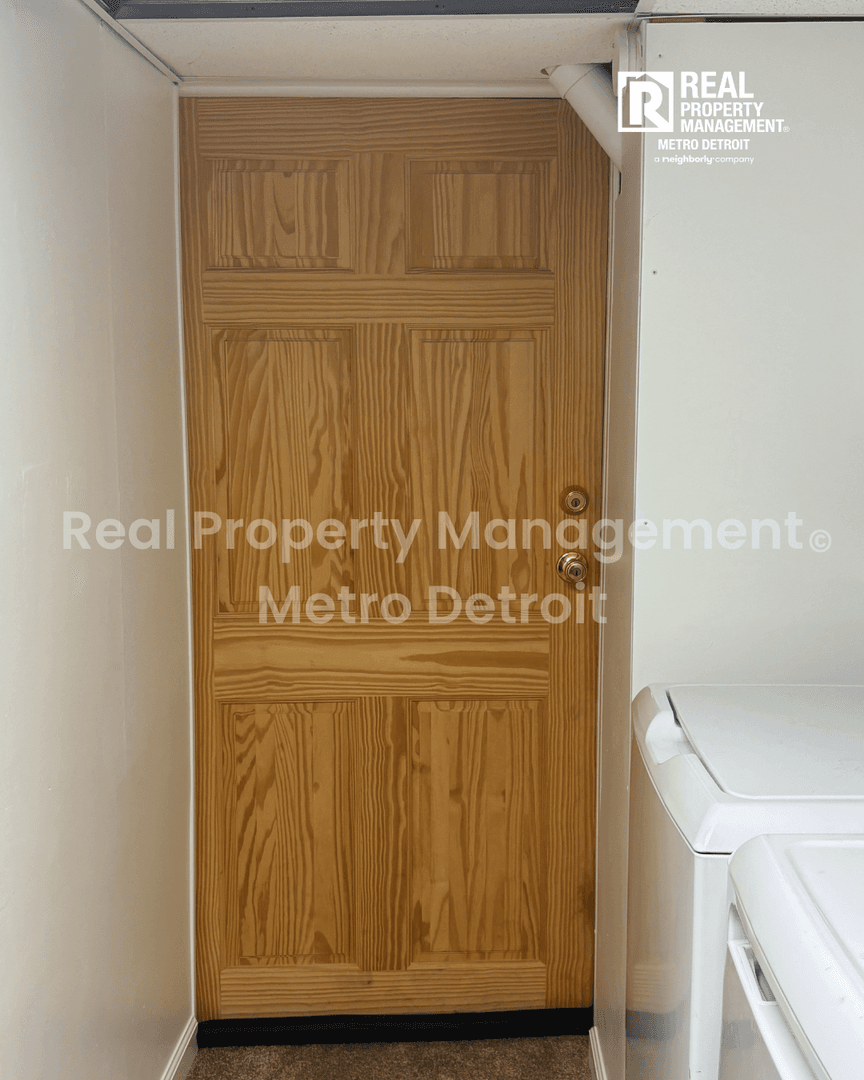 Pleasant Ridge House: 55 1/2 Kensington