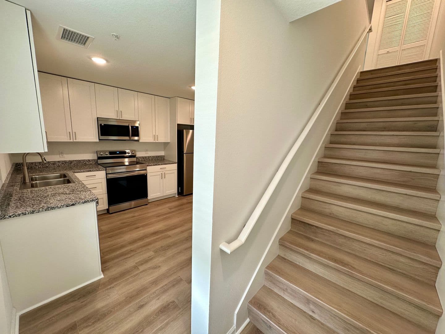 Lakeland Apartment: 301 S Lake Ave