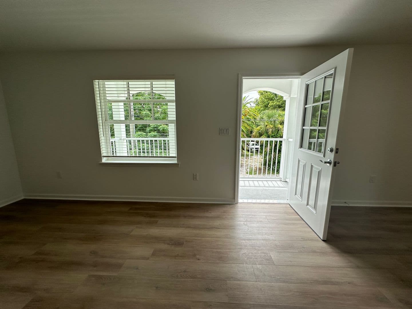 Lakeland Apartment: 301 S Lake Ave