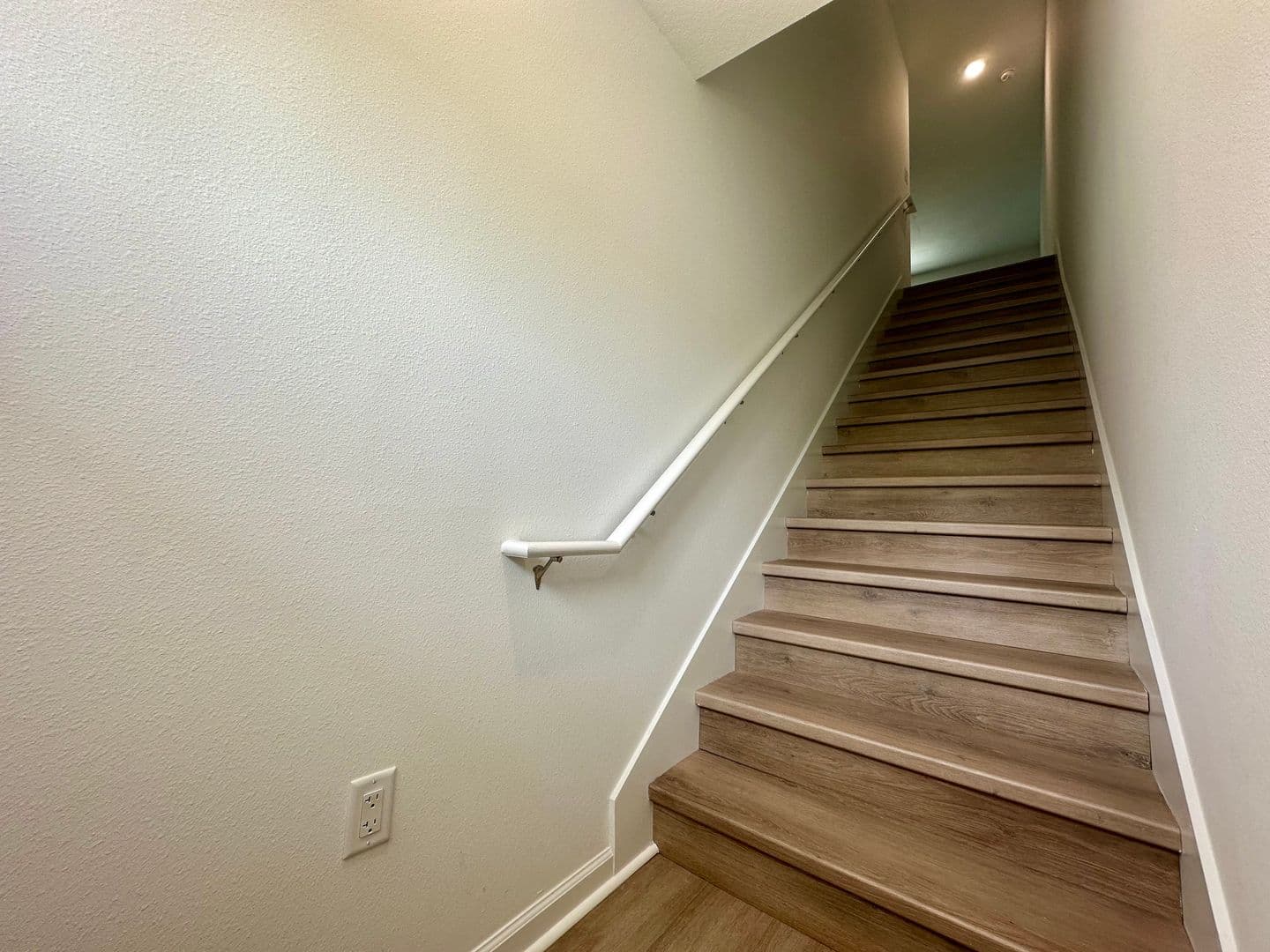 Lakeland Apartment: 301 S Lake Ave