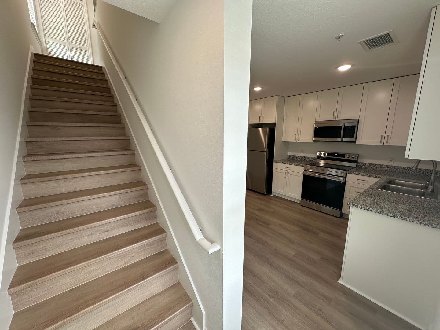 Lakeland Apartment: 301 S Lake Ave