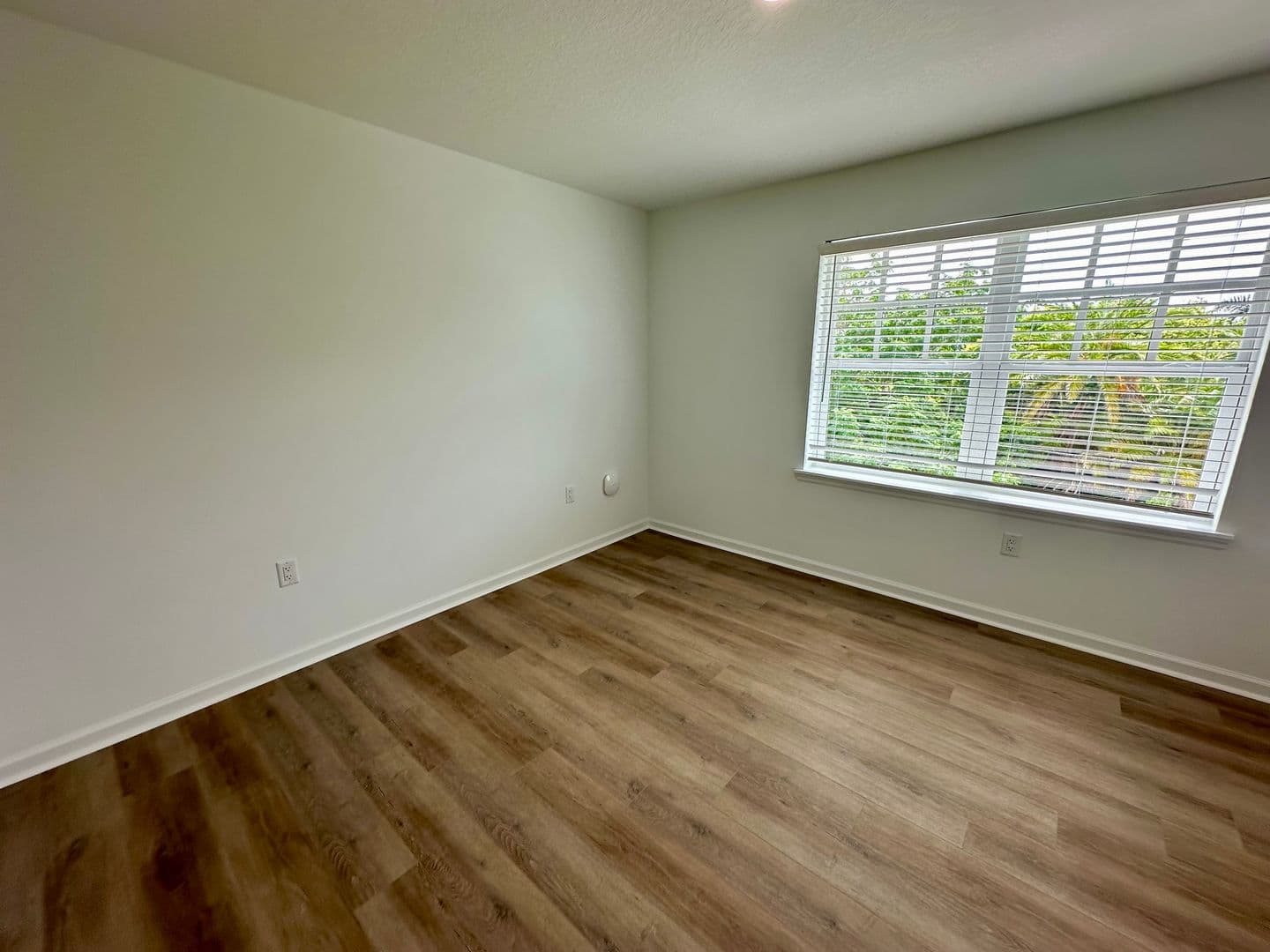 Lakeland Apartment: 301 S Lake Ave