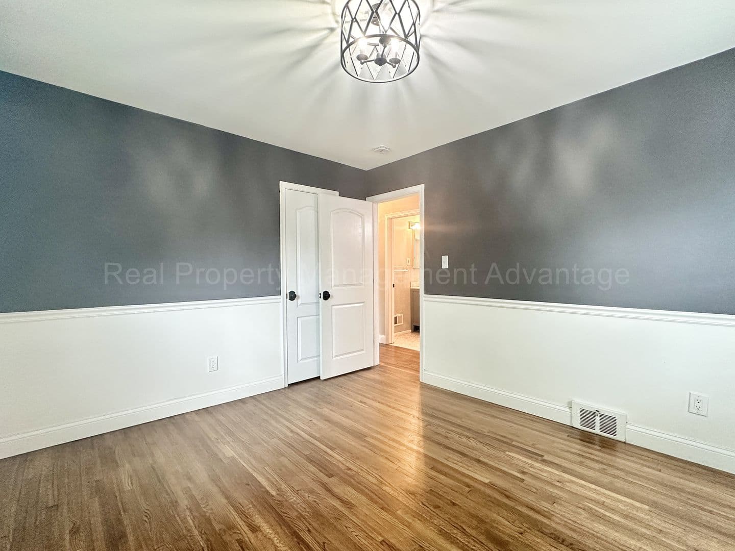 Royal Oak House: 1914 N. Wilson Ave.