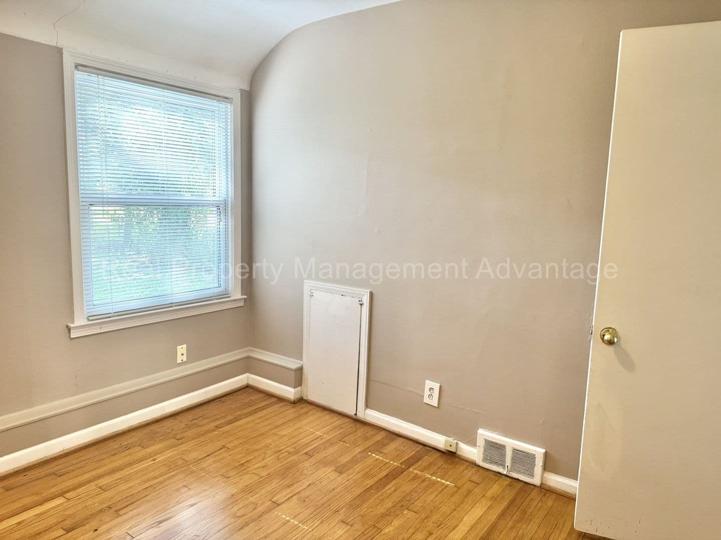 Royal Oak House: 4421 Samoset Rd.
