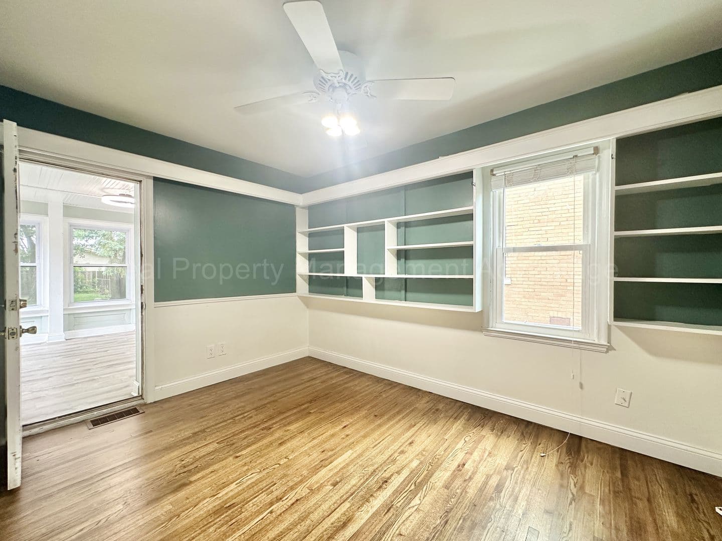 Royal Oak House: 1914 N. Wilson Ave.