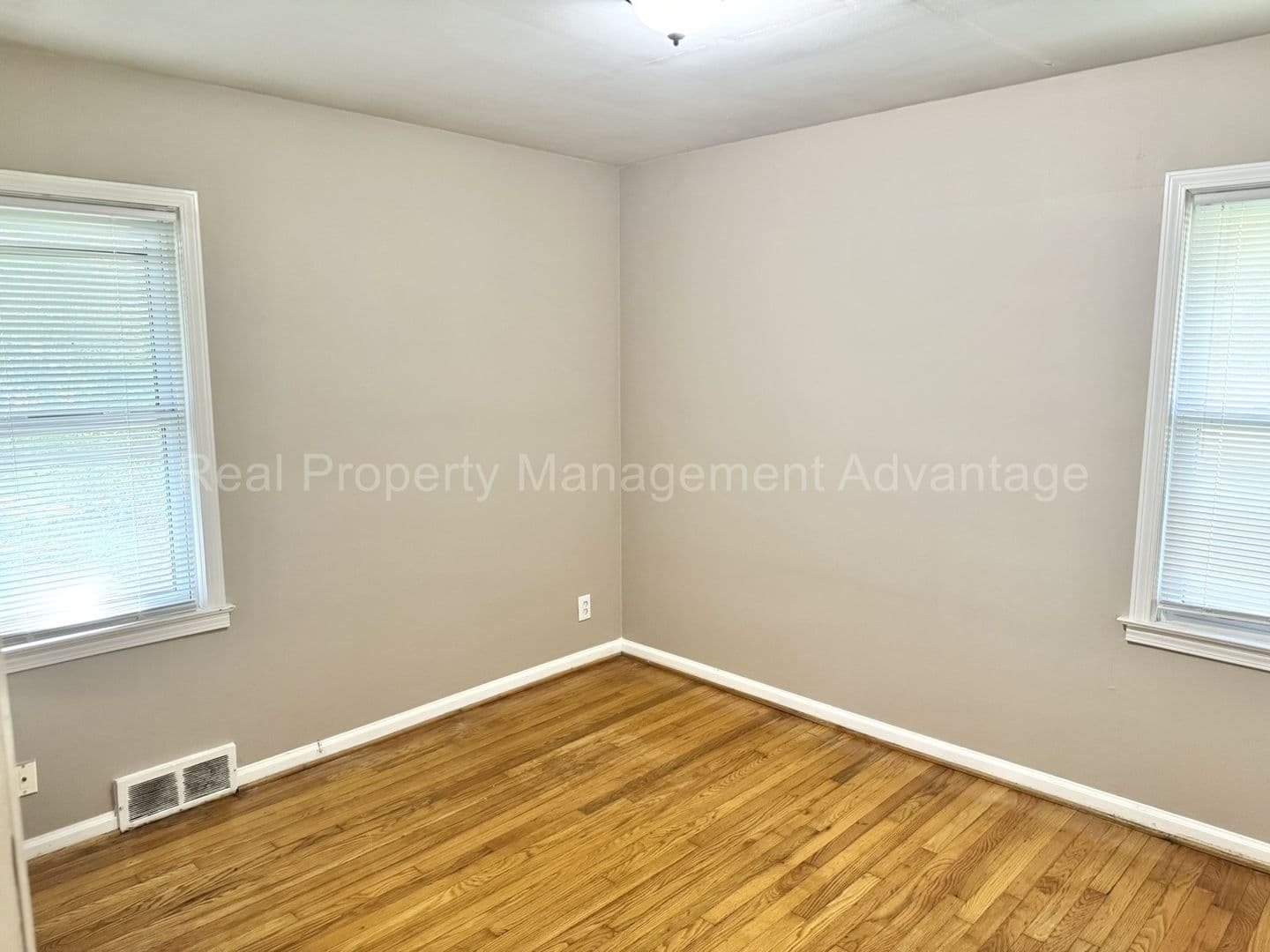 Royal Oak House: 4421 Samoset Rd.