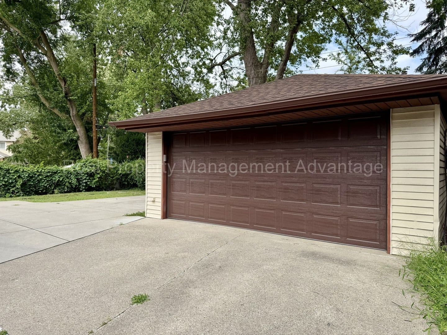 Royal Oak Apartment: 1622 Crooks Rd.
