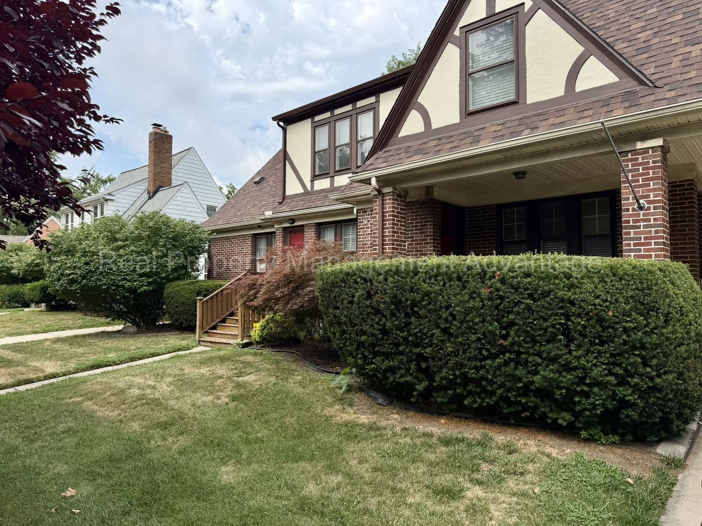 Royal Oak Apartment: 1622 Crooks Rd.