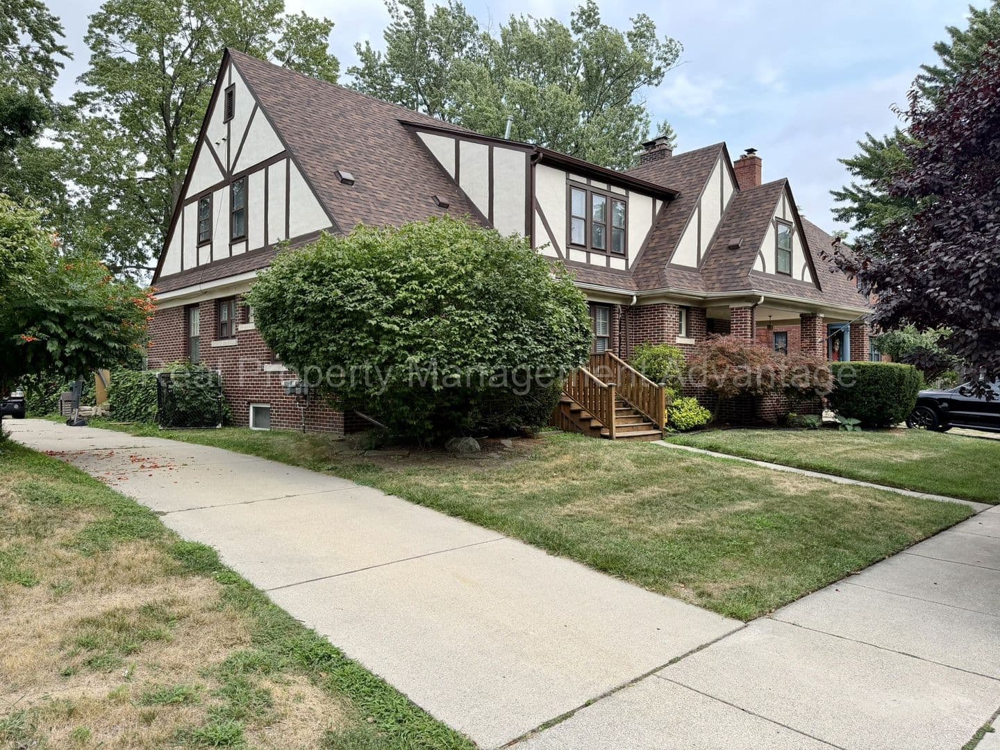 Royal Oak Apartment: 1622 Crooks Rd.