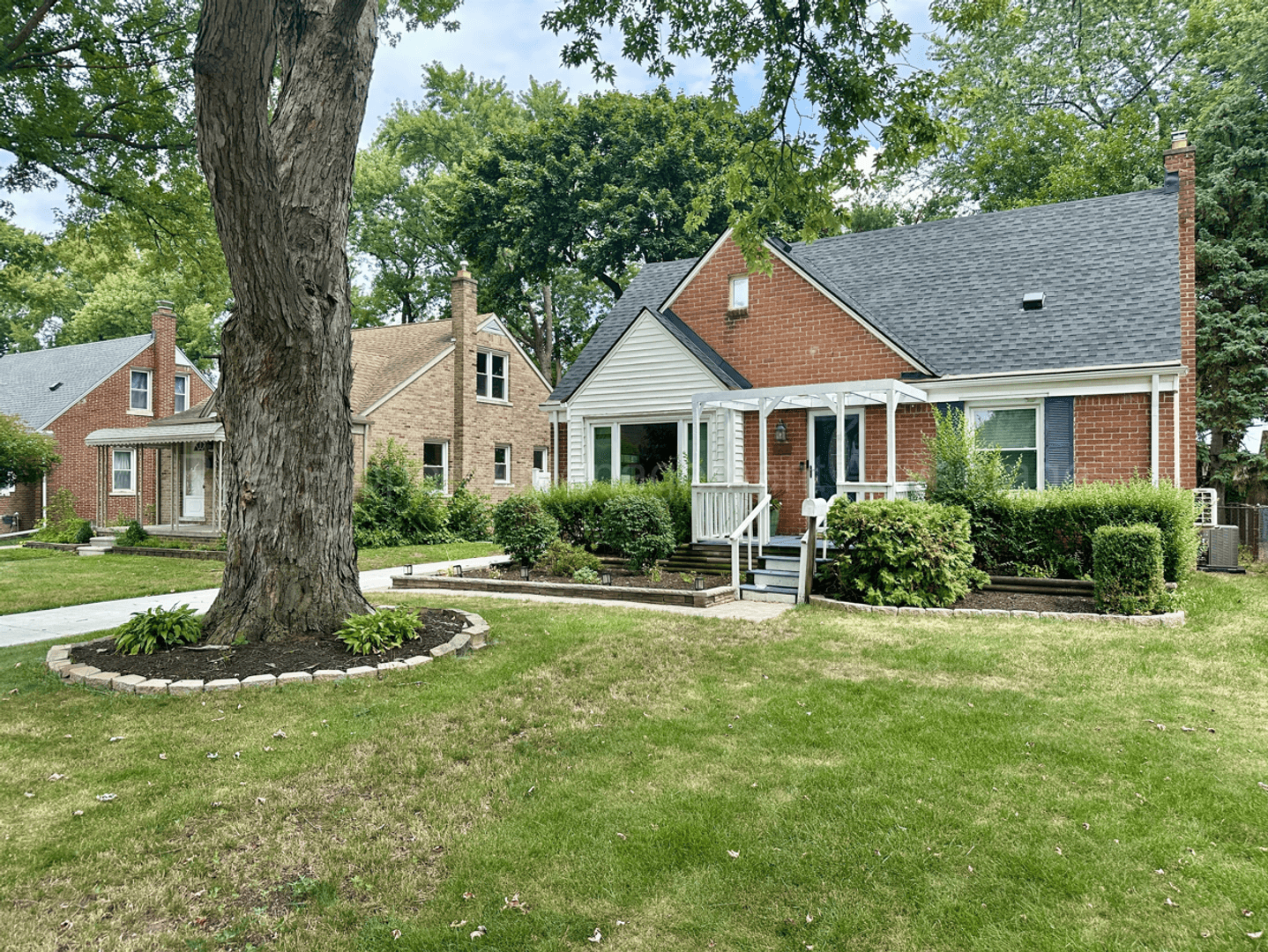 Royal Oak House: 1914 N. Wilson Ave.