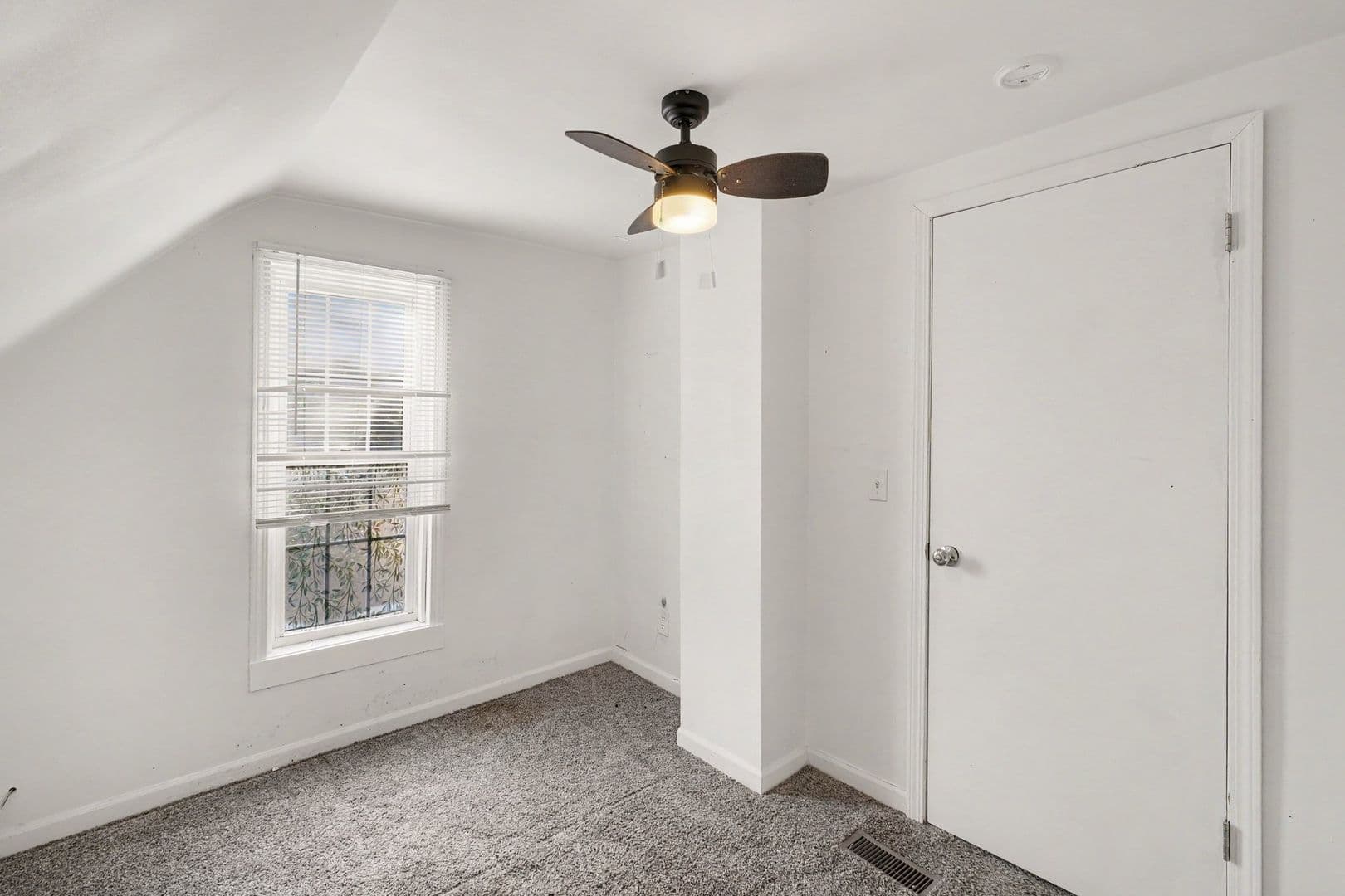 Grand Rapids House: 570 Valley Ave NW