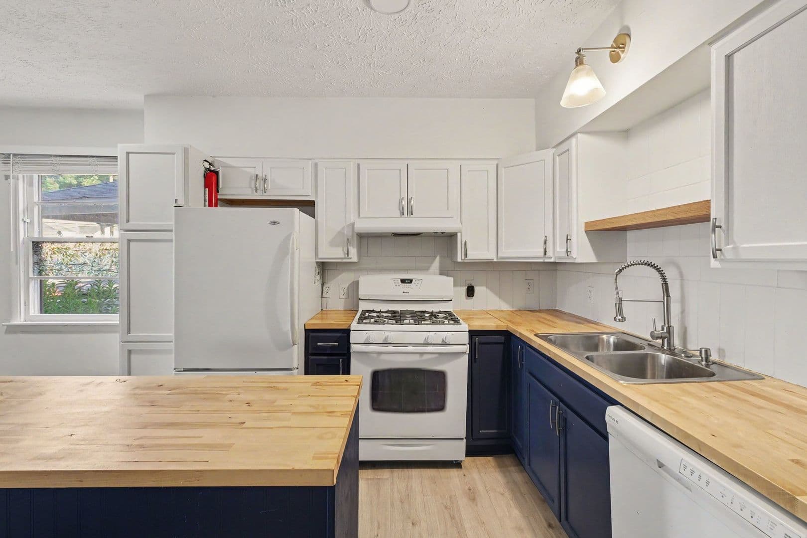 Grand Rapids House: 570 Valley Ave NW